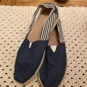 Navy blue slip on toms
